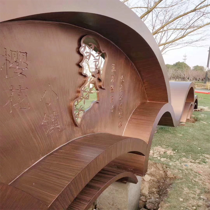 不銹鋼仿古拉絲漆為櫻花小鎮(zhèn)增添一份不一樣的色彩